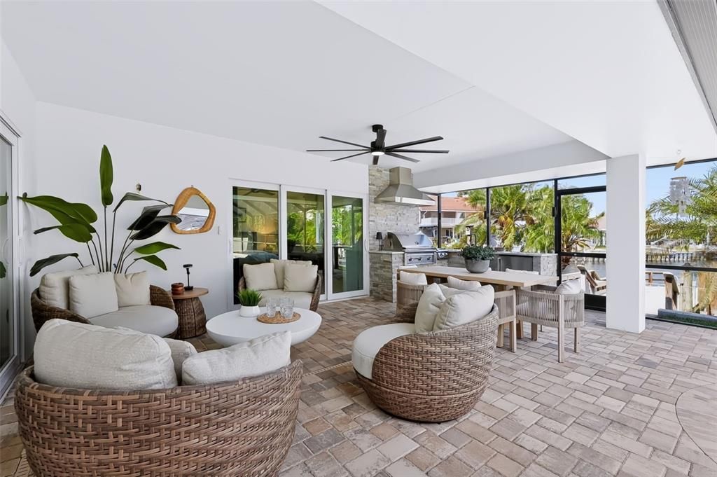 En Venta: $2,400,000 (3 camas, 4 baños, 2800 Pies cuadrados)