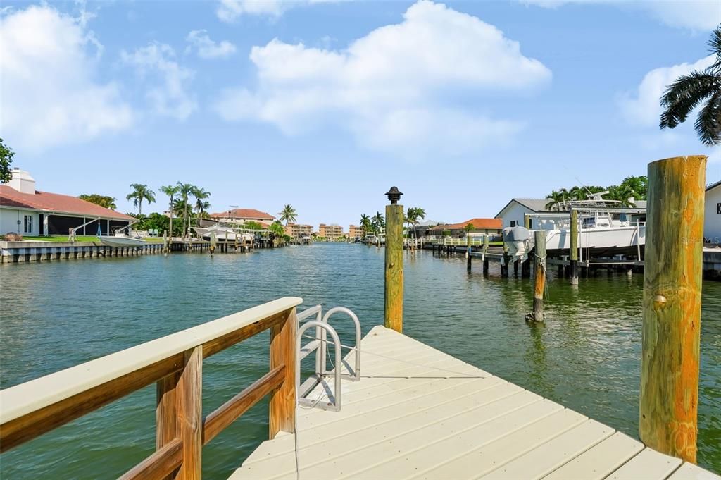 En Venta: $2,400,000 (3 camas, 4 baños, 2800 Pies cuadrados)