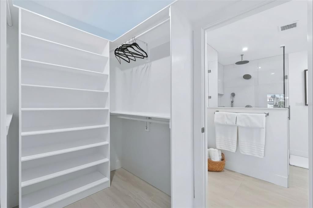 En Venta: $2,400,000 (3 camas, 4 baños, 2800 Pies cuadrados)