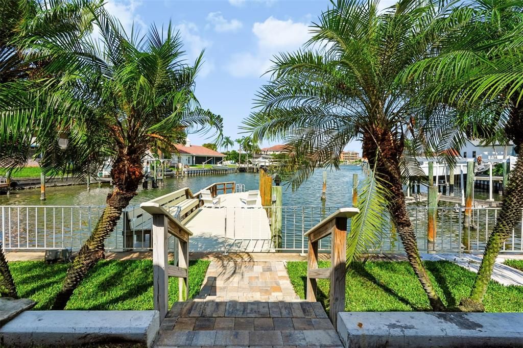En Venta: $2,400,000 (3 camas, 4 baños, 2800 Pies cuadrados)