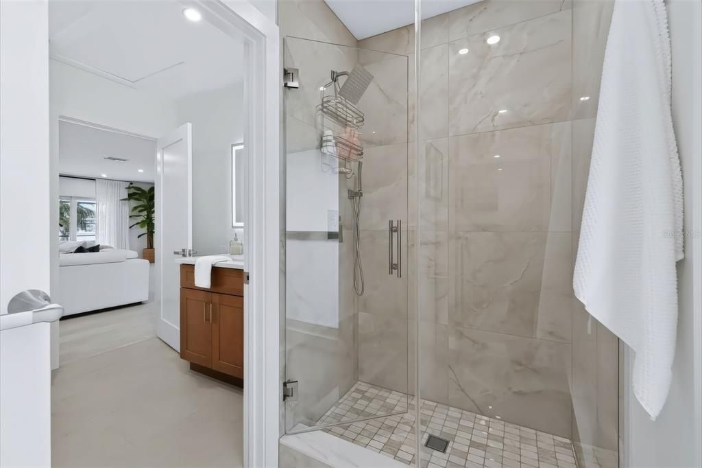 En Venta: $2,400,000 (3 camas, 4 baños, 2800 Pies cuadrados)