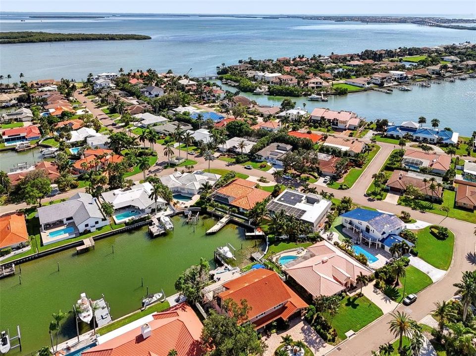 En Venta: $2,400,000 (3 camas, 4 baños, 2800 Pies cuadrados)