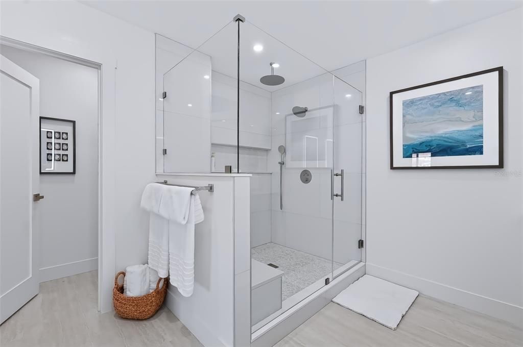 En Venta: $2,400,000 (3 camas, 4 baños, 2800 Pies cuadrados)