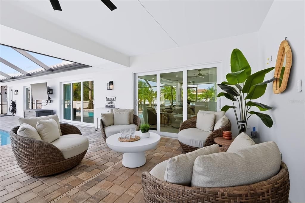En Venta: $2,400,000 (3 camas, 4 baños, 2800 Pies cuadrados)