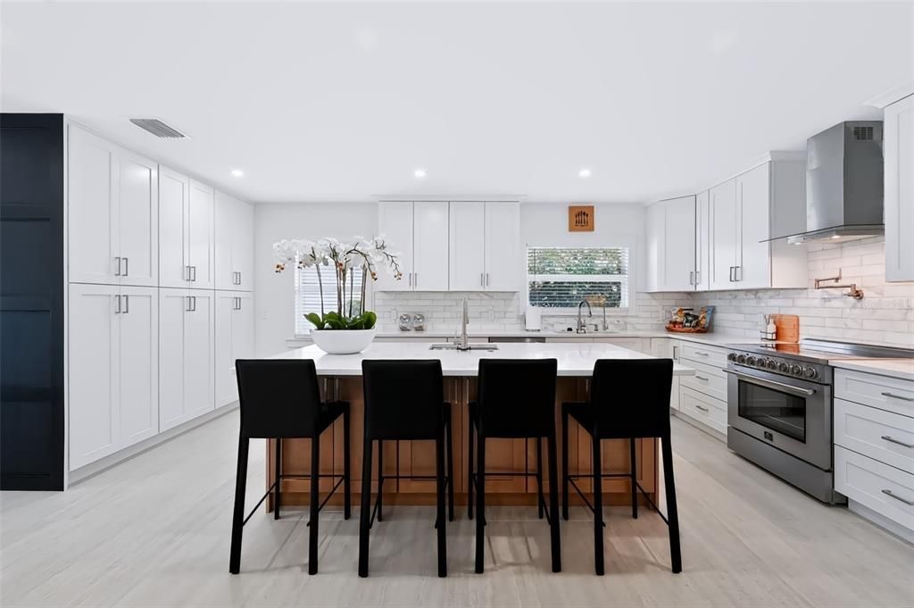 En Venta: $2,400,000 (3 camas, 4 baños, 2800 Pies cuadrados)
