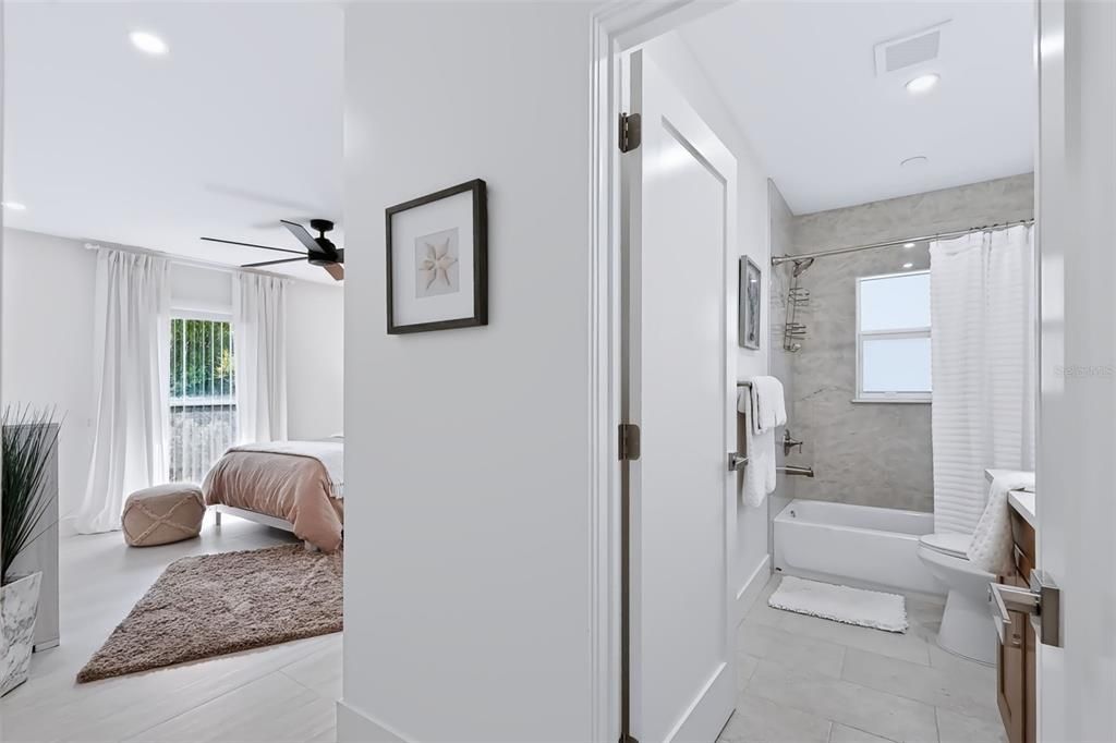 En Venta: $2,400,000 (3 camas, 4 baños, 2800 Pies cuadrados)