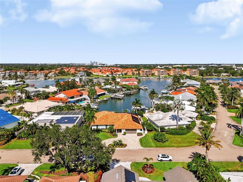 En Venta: $2,400,000 (3 camas, 4 baños, 2800 Pies cuadrados)