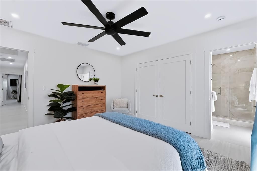 En Venta: $2,400,000 (3 camas, 4 baños, 2800 Pies cuadrados)