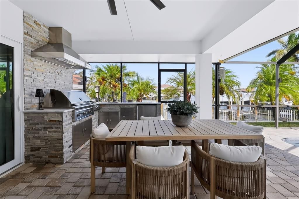 En Venta: $2,400,000 (3 camas, 4 baños, 2800 Pies cuadrados)