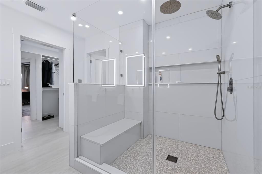 En Venta: $2,400,000 (3 camas, 4 baños, 2800 Pies cuadrados)