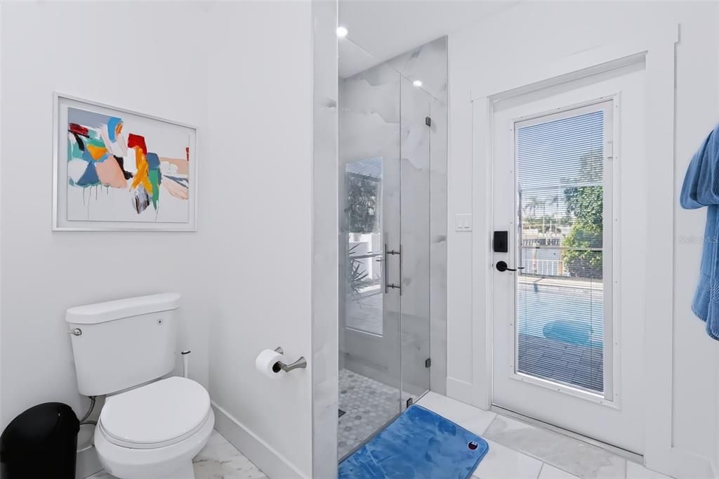 En Venta: $2,400,000 (3 camas, 4 baños, 2800 Pies cuadrados)