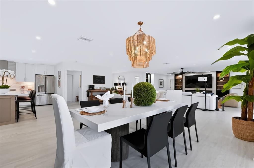 En Venta: $2,400,000 (3 camas, 4 baños, 2800 Pies cuadrados)
