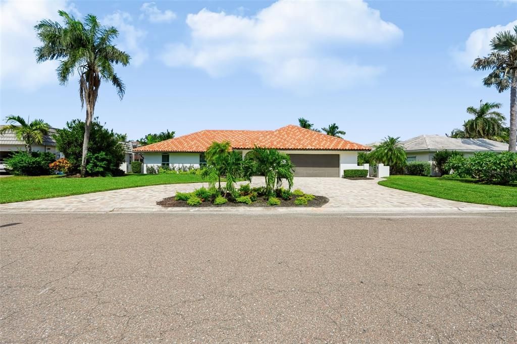 En Venta: $2,400,000 (3 camas, 4 baños, 2800 Pies cuadrados)