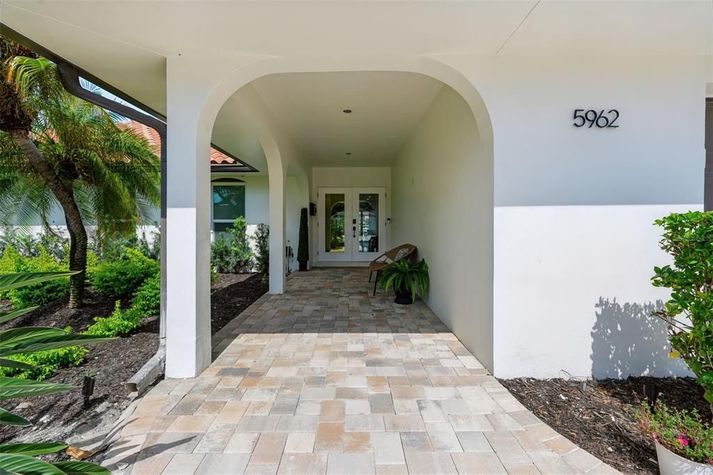 En Venta: $2,400,000 (3 camas, 4 baños, 2800 Pies cuadrados)