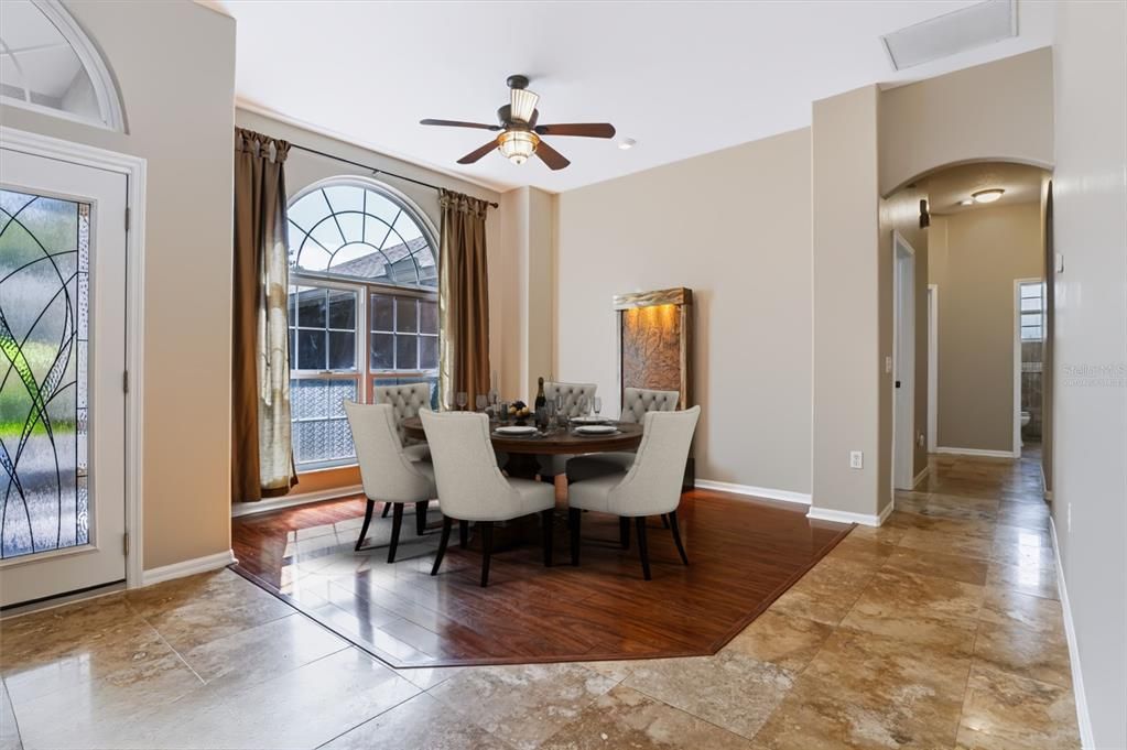 En Venta: $729,000 (4 camas, 3 baños, 2831 Pies cuadrados)