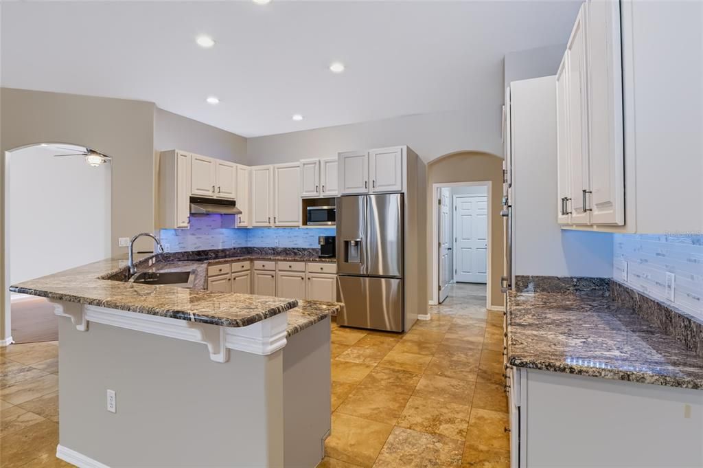 En Venta: $729,000 (4 camas, 3 baños, 2831 Pies cuadrados)