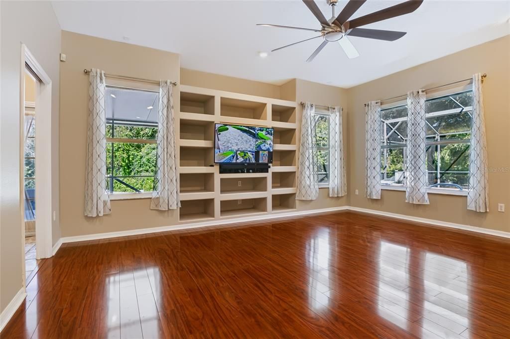 En Venta: $729,000 (4 camas, 3 baños, 2831 Pies cuadrados)