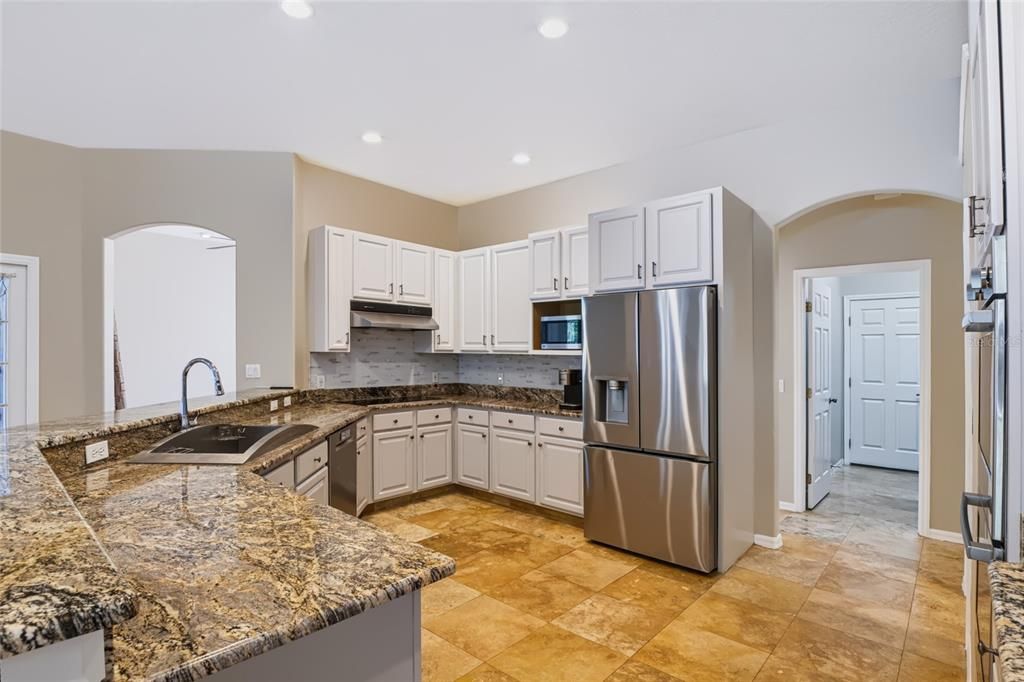 En Venta: $729,000 (4 camas, 3 baños, 2831 Pies cuadrados)