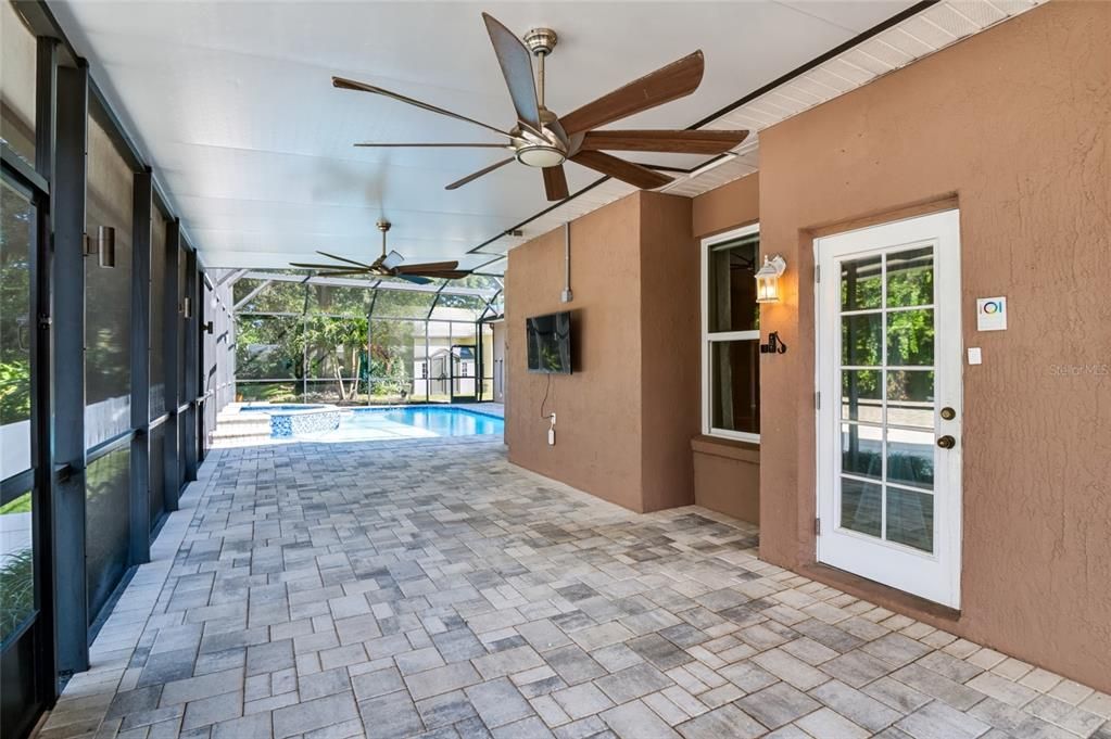 En Venta: $729,000 (4 camas, 3 baños, 2831 Pies cuadrados)