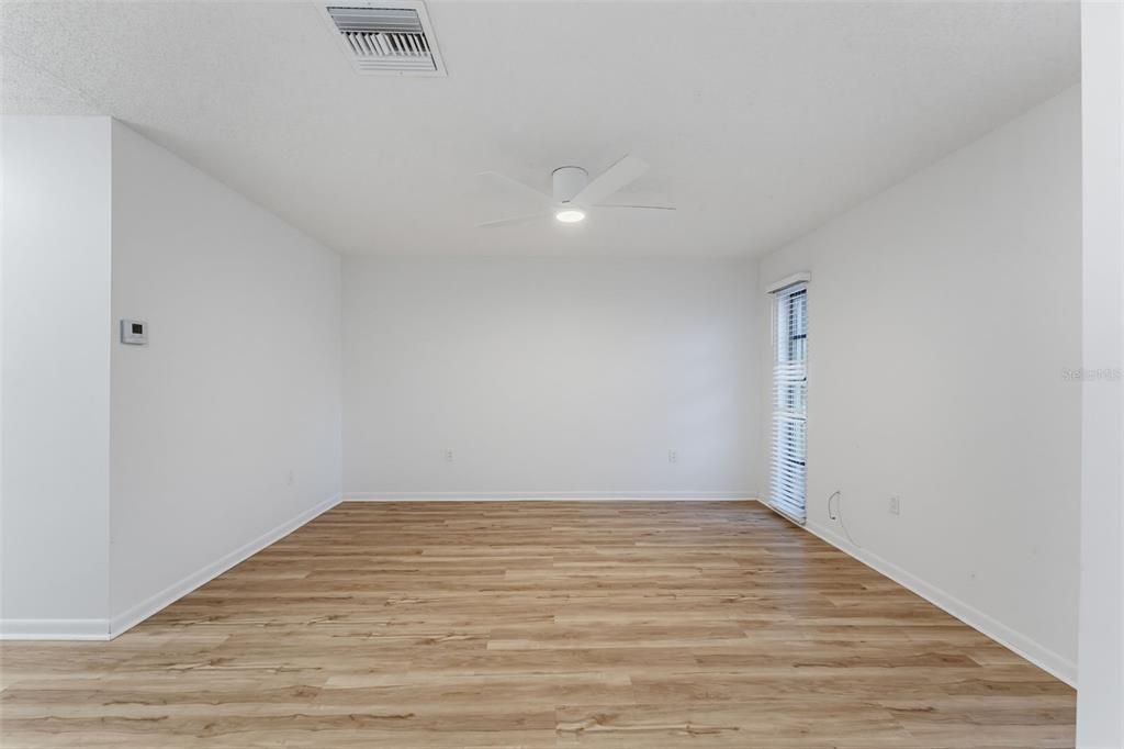 For Rent: $1,800 (1 beds, 1 baths, 725 Square Feet)
