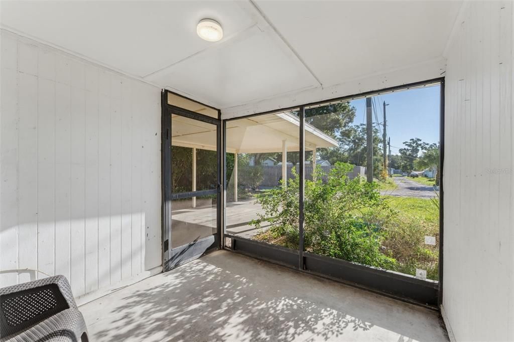 For Rent: $1,800 (1 beds, 1 baths, 725 Square Feet)