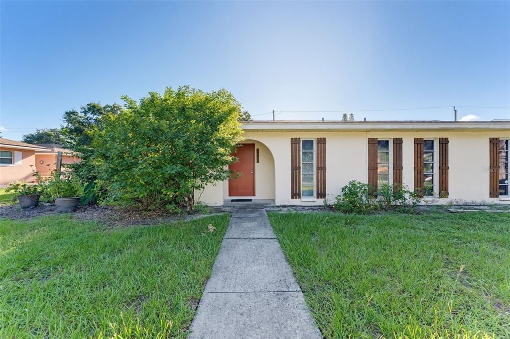 For Rent: $1,800 (1 beds, 1 baths, 725 Square Feet)