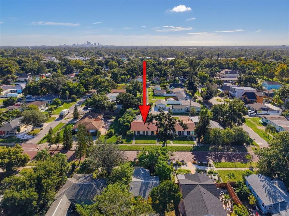 For Rent: $1,800 (1 beds, 1 baths, 725 Square Feet)