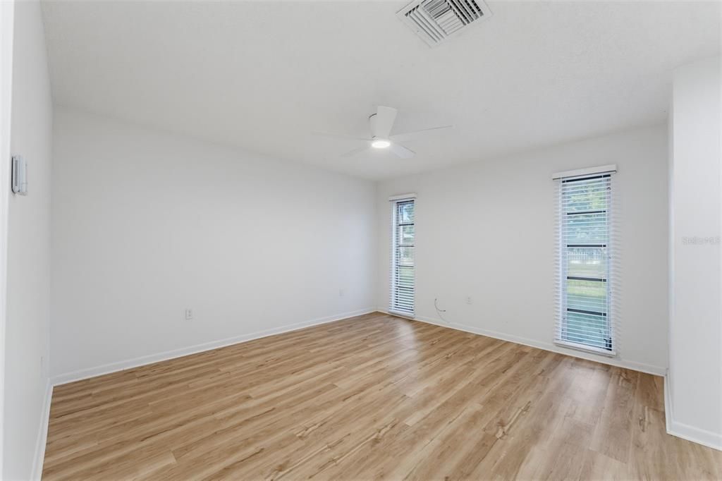 For Rent: $1,800 (1 beds, 1 baths, 725 Square Feet)