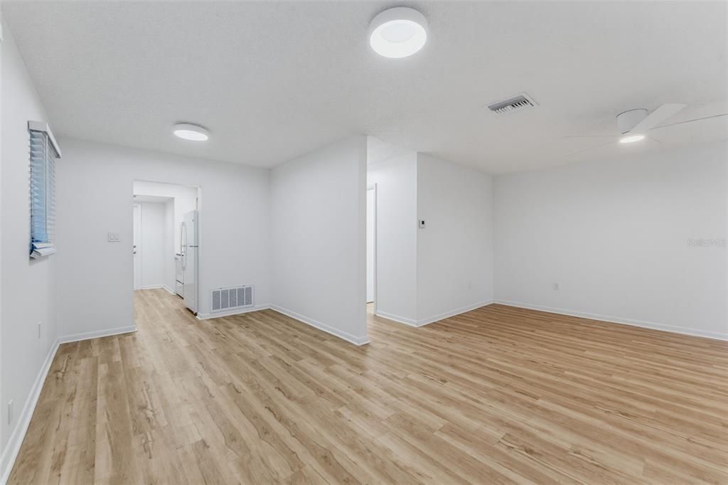 For Rent: $1,800 (1 beds, 1 baths, 725 Square Feet)