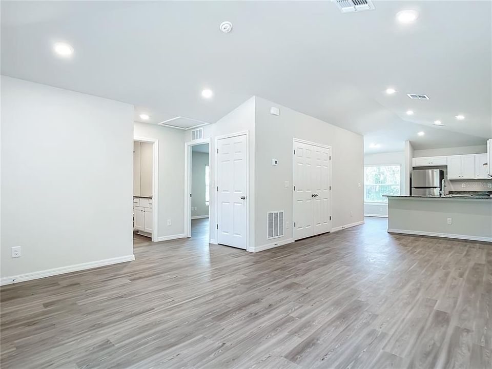 En Venta: $412,500 (4 camas, 0 baños, 2068 Pies cuadrados)