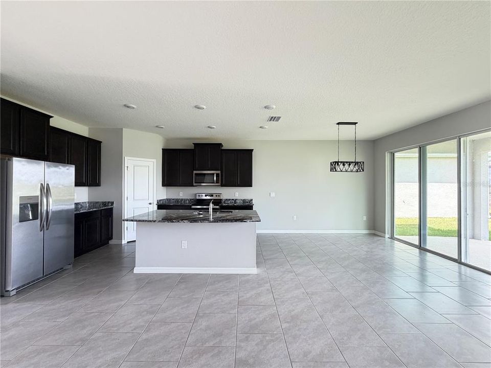 For Rent: $3,200 (4 beds, 3 baths, 2756 Square Feet)