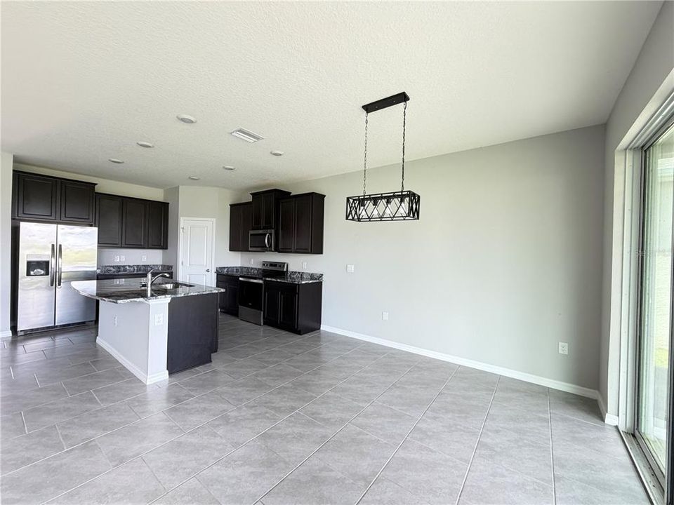 For Rent: $3,200 (4 beds, 3 baths, 2756 Square Feet)