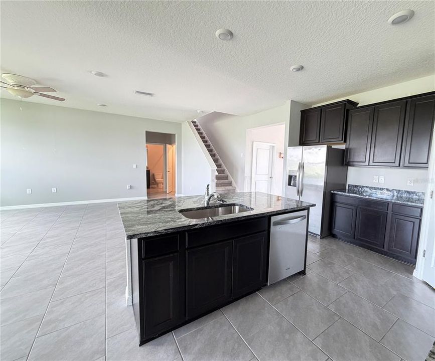 For Rent: $3,200 (4 beds, 3 baths, 2756 Square Feet)