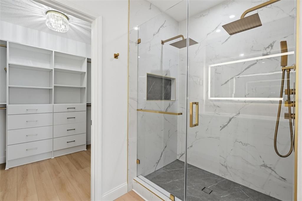 For Sale: $625,000 (5 beds, 2 baths, 2949 Square Feet)