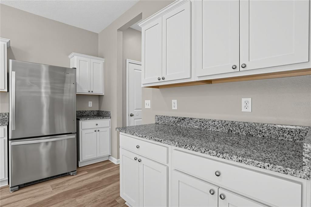 На продажу: $339,900 (4 спален, 2 ванн, 2142 Квадратных фут)