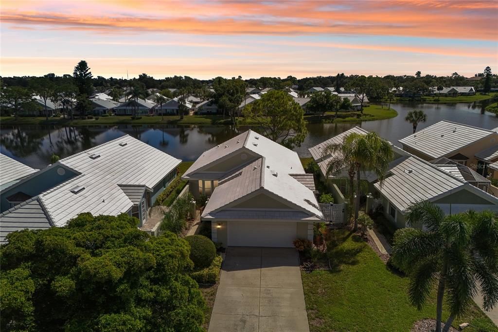 На продажу: $269,999 (2 спален, 2 ванн, 1327 Квадратных фут)