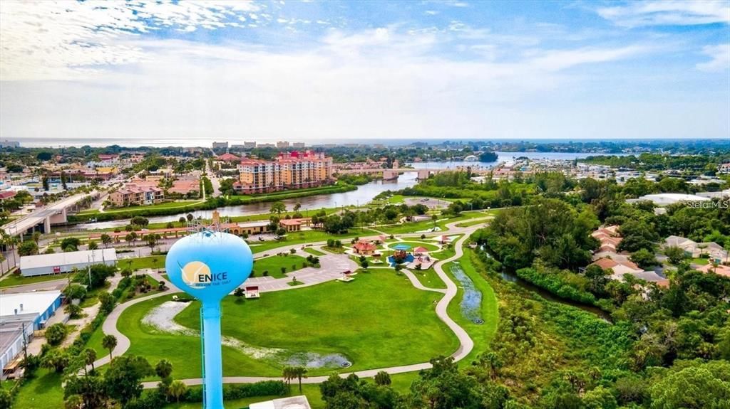 На продажу: $269,999 (2 спален, 2 ванн, 1327 Квадратных фут)