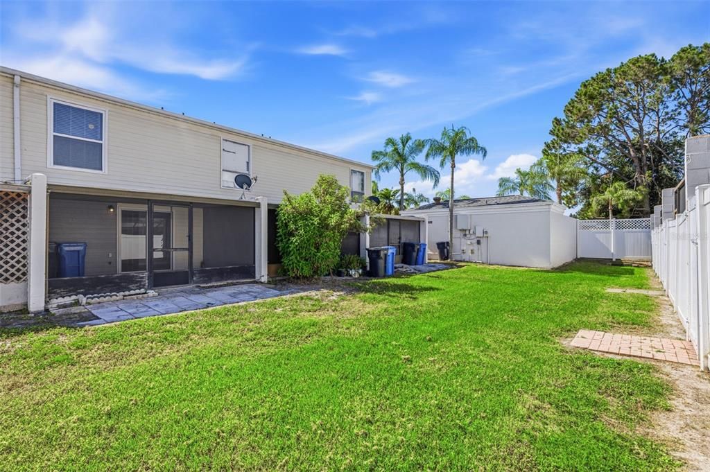 For Rent: $1,800 (2 beds, 1 baths, 960 Square Feet)