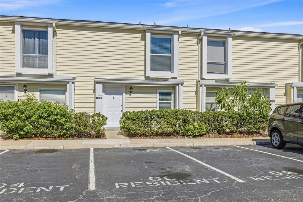 For Rent: $1,800 (2 beds, 1 baths, 960 Square Feet)