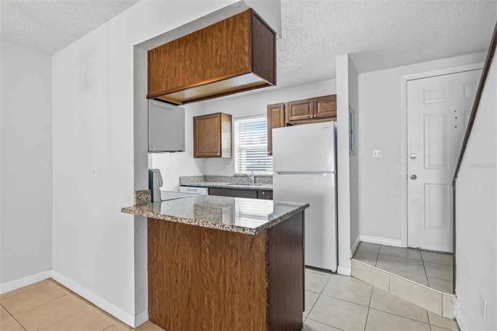 For Rent: $1,800 (2 beds, 1 baths, 960 Square Feet)