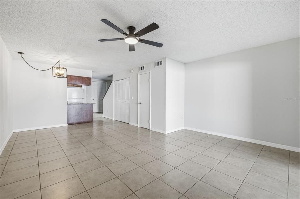 For Rent: $1,800 (2 beds, 1 baths, 960 Square Feet)