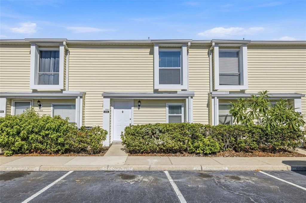 For Rent: $1,800 (2 beds, 1 baths, 960 Square Feet)