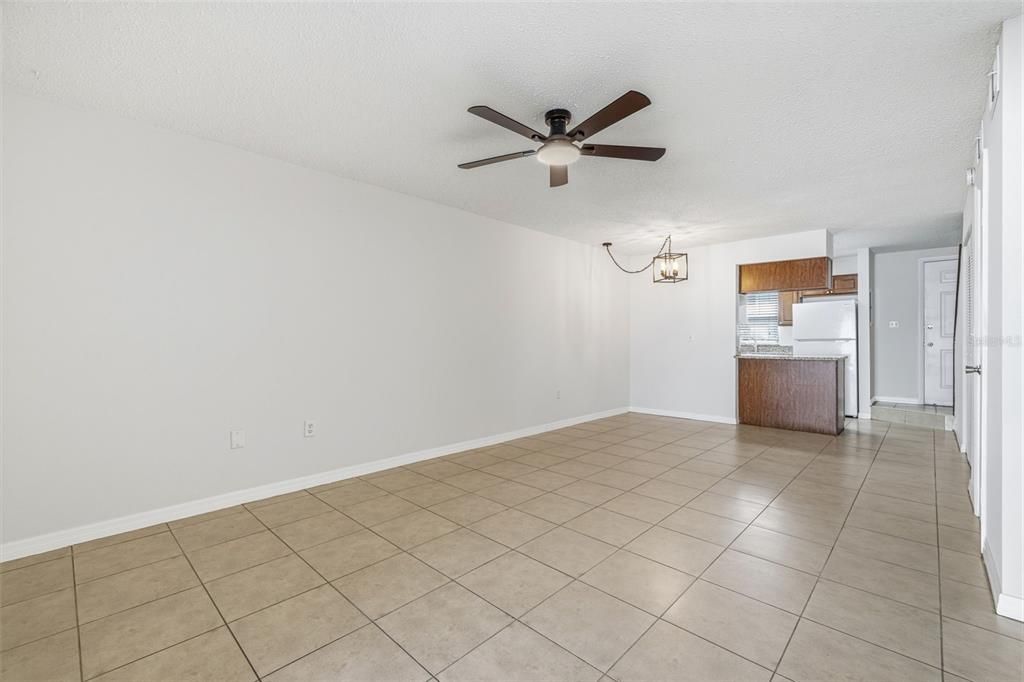 For Rent: $1,800 (2 beds, 1 baths, 960 Square Feet)