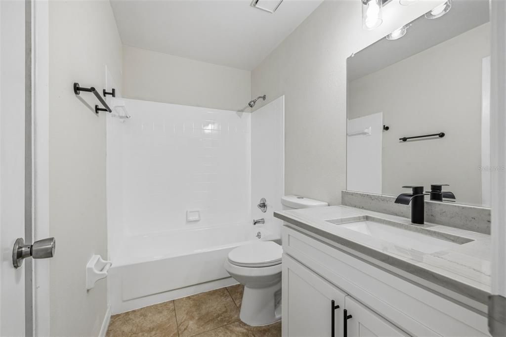 For Rent: $1,800 (2 beds, 1 baths, 960 Square Feet)