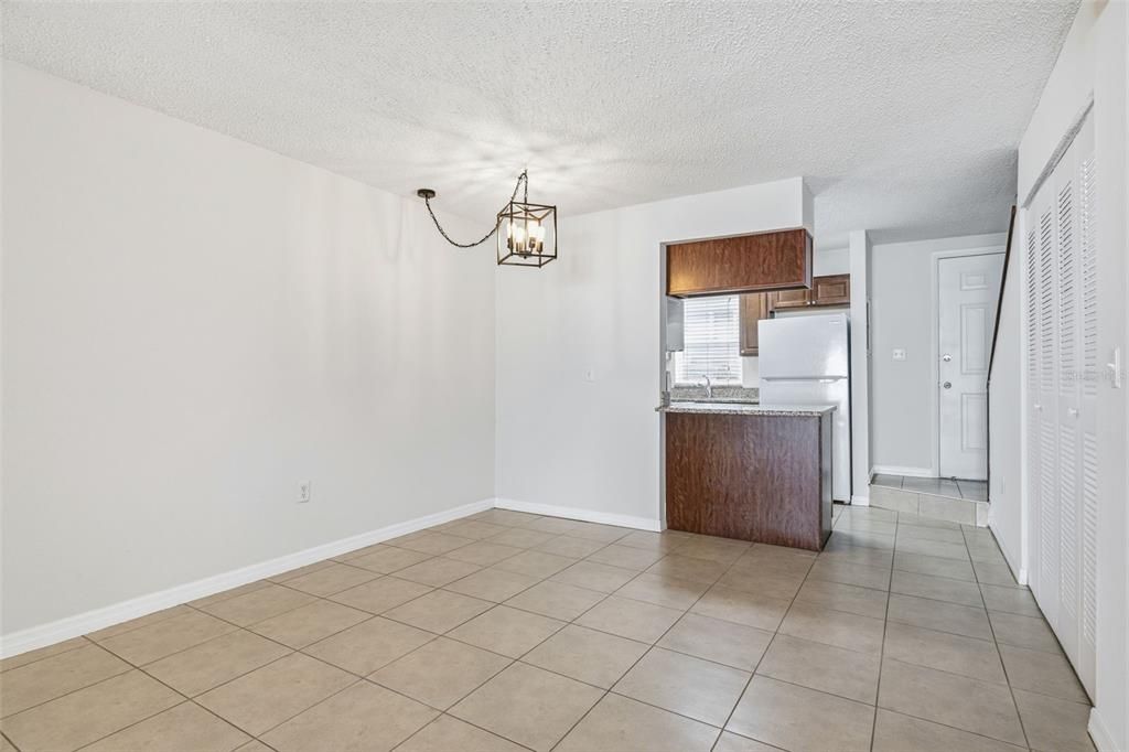 For Rent: $1,800 (2 beds, 1 baths, 960 Square Feet)