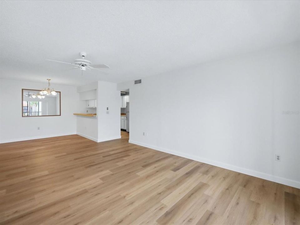 На продажу: $169,000 (2 спален, 2 ванн, 964 Квадратных фут)
