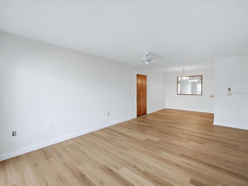 На продажу: $169,000 (2 спален, 2 ванн, 964 Квадратных фут)
