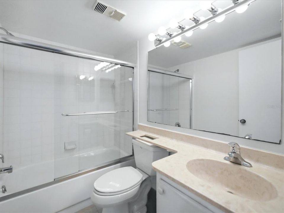 На продажу: $169,000 (2 спален, 2 ванн, 964 Квадратных фут)
