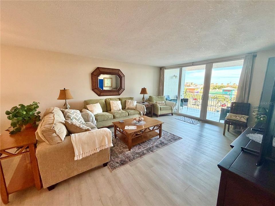 For Rent: $3,500 (2 beds, 2 baths, 1409 Square Feet)