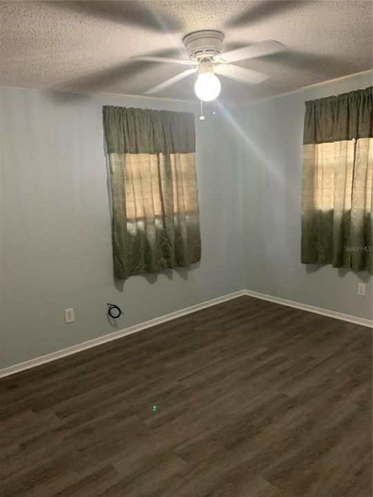 For Sale: $298,500 (3 beds, 1 baths, 912 Square Feet)